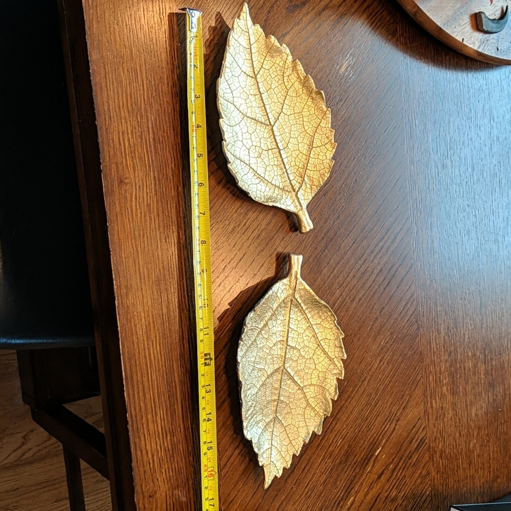 Two leaf decor pieces